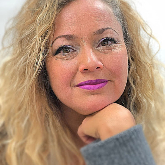 Meet your Posher, Gloria - Picture 1 of 1